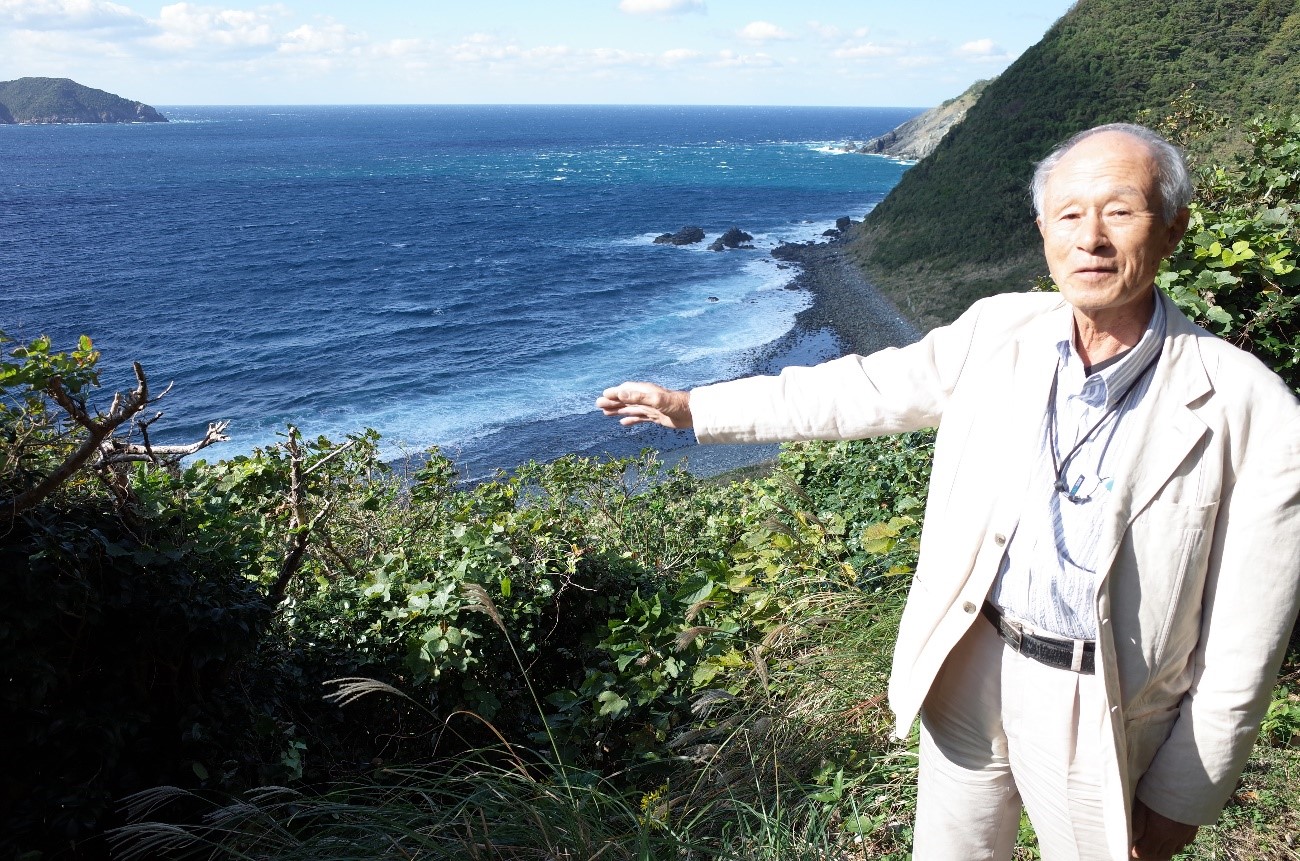 落椿踏みつつ来れば海近し 久賀島Life｜久賀島 旅の書置き帖。この美しい島は限界集落でもあります。久賀島の生き方を率直にお伝えすることが